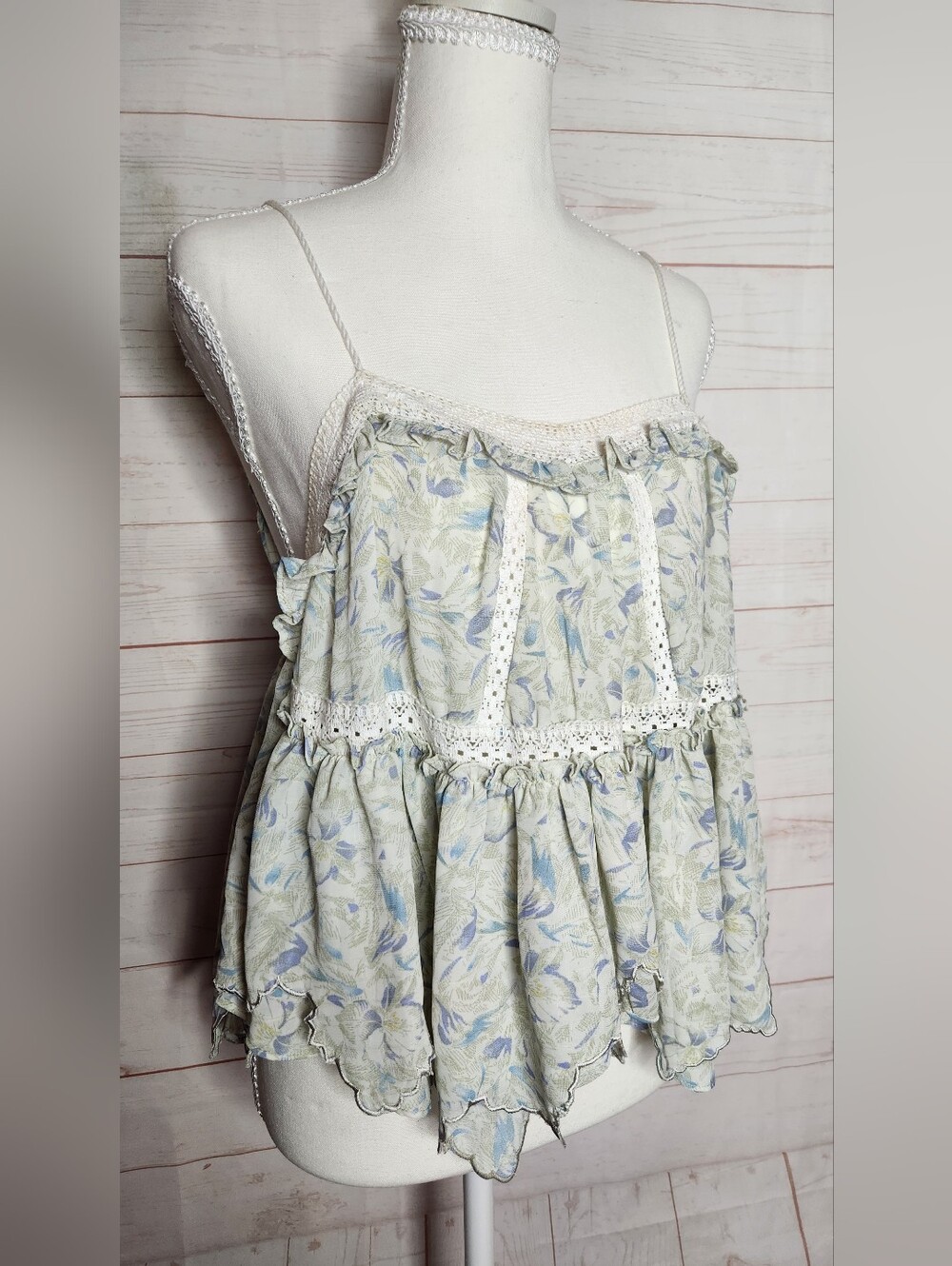 On You Medium Boho Women’s Floral Crochet-Trim Spaghetti Strap Top - White/Blue